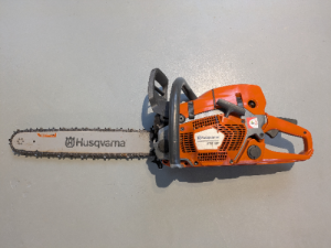 Deze 572XP Kettingzaag van Husqvarna is voor demonstratie gebruikt. Het is een machine die weinig is gebruikt en nog volledig in de garantie gaat.